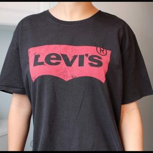 LEVI'S black t-shirt